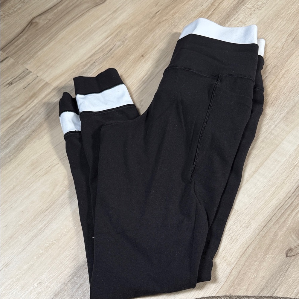 Athleta Black and White leggings